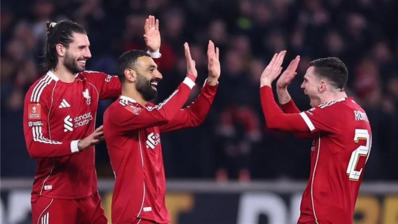 موعد مشاهدة مباراة غلطة سراي وليفربول والقنوات الناقلة للقاء المرتقب بينهما